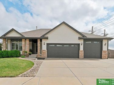 8221 S 154 Avenue, Omaha, NE 68138