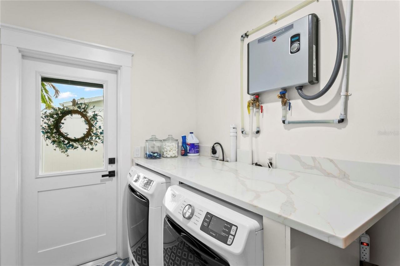 6947 S Shore Drive, South Pasadena, FL 33707 Photo