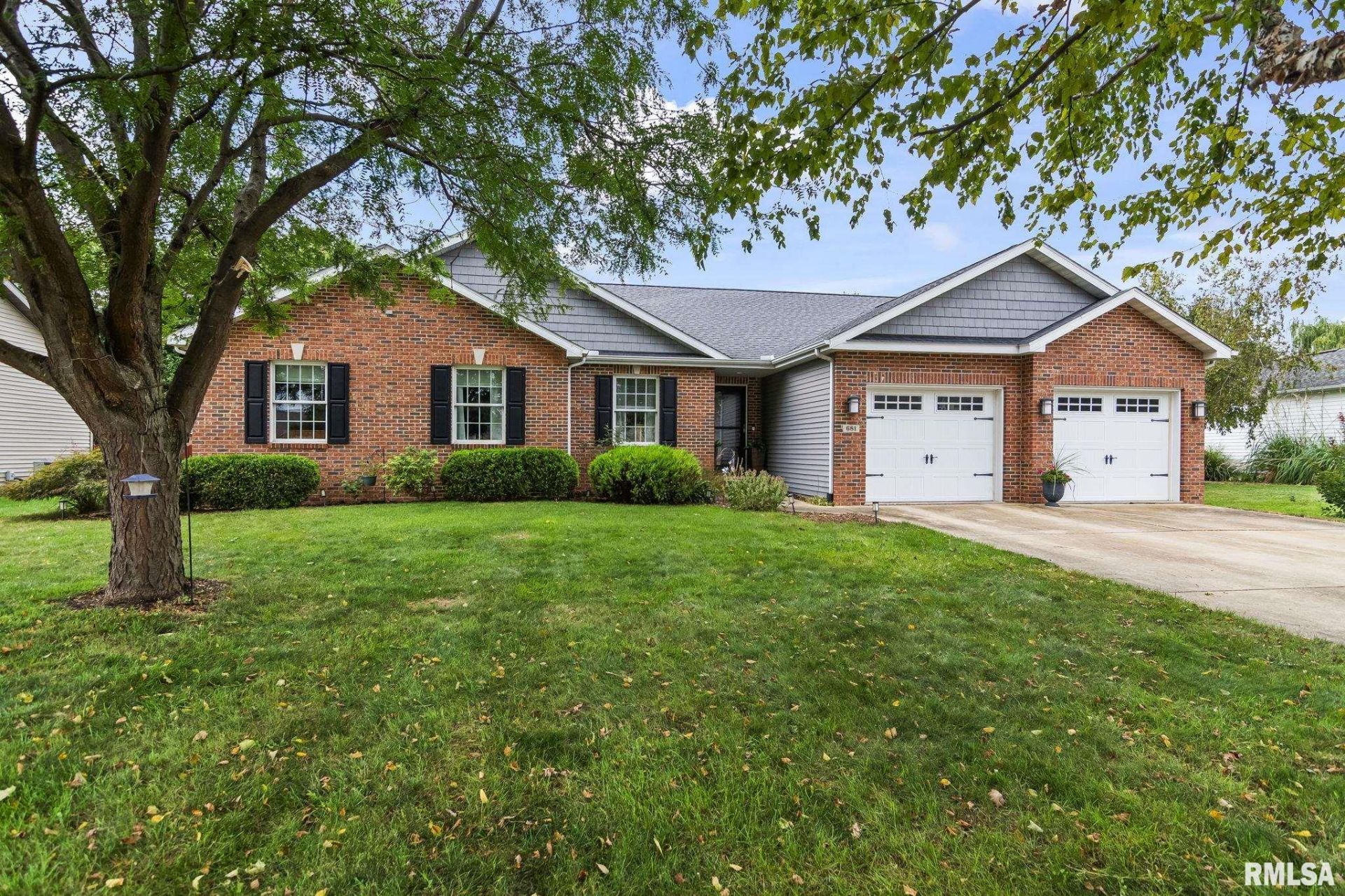 681 Pheasant Run, Sherman, IL 62684 Main Photo