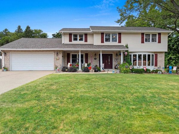 1938 STRAWBERRY LANE, Green Bay, WI 54304