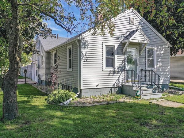 1722 W MURDOCK AVENUE, Oshkosh, WI 54901