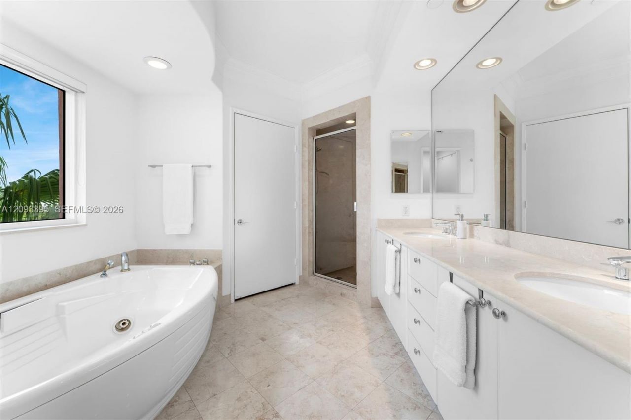 781 Crandon Blvd , Unit 401, Key Biscayne, FL 33149 Photo