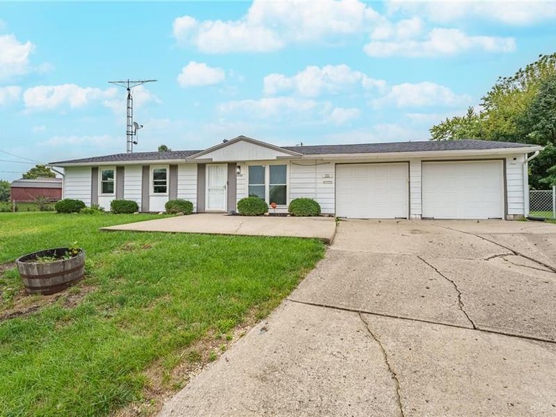 2128 Brennan Lane, Springfield, OH 45506 Photo 2