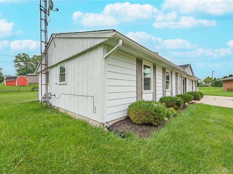 2128 Brennan Lane, Springfield, OH 45506 Photo 3