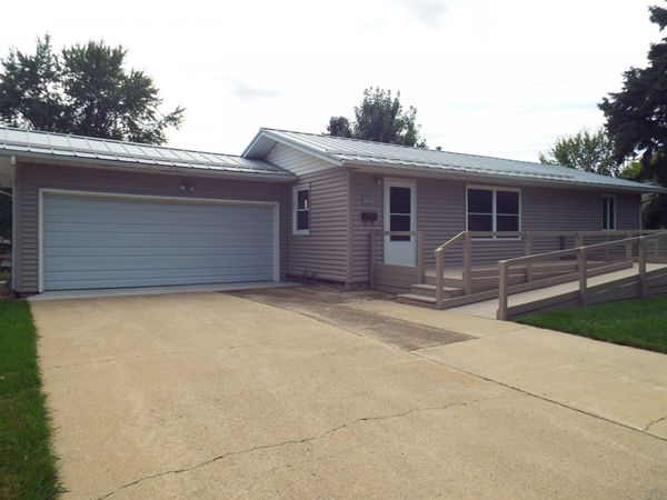 933 8th Street, Sibley, IA 51249