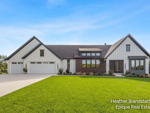 10692 Shaner Avenue NE, Rockford, MI 49341