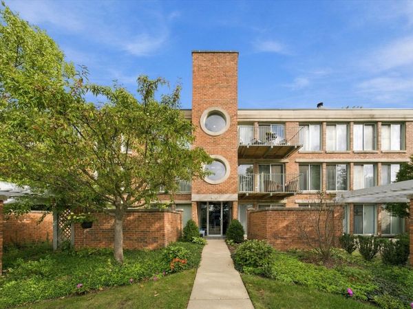 4020 Arbor Lane, Unit 203, Northfield, IL 60093