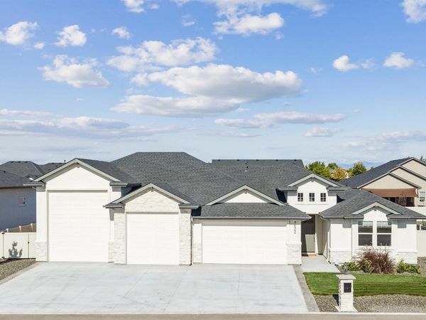 7522 E Newcastle Dr, Nampa, ID 83687