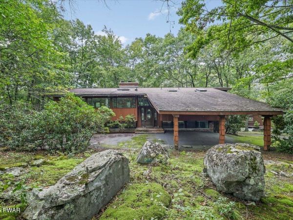 805 Overlook Court , Lords Valley, PA 18428