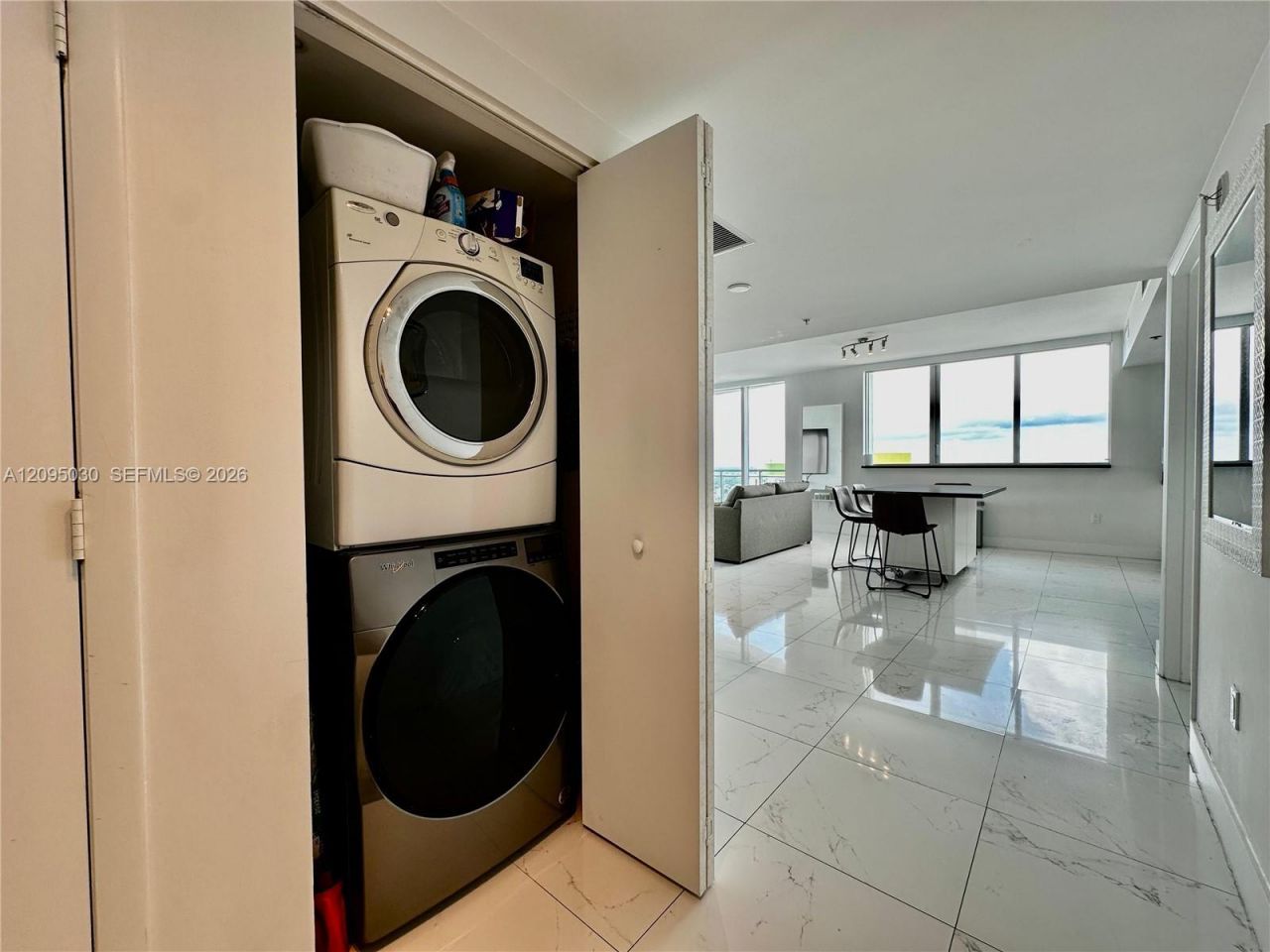 92 SW 3rd St , Unit 4905, Miami, FL 33130 Photo