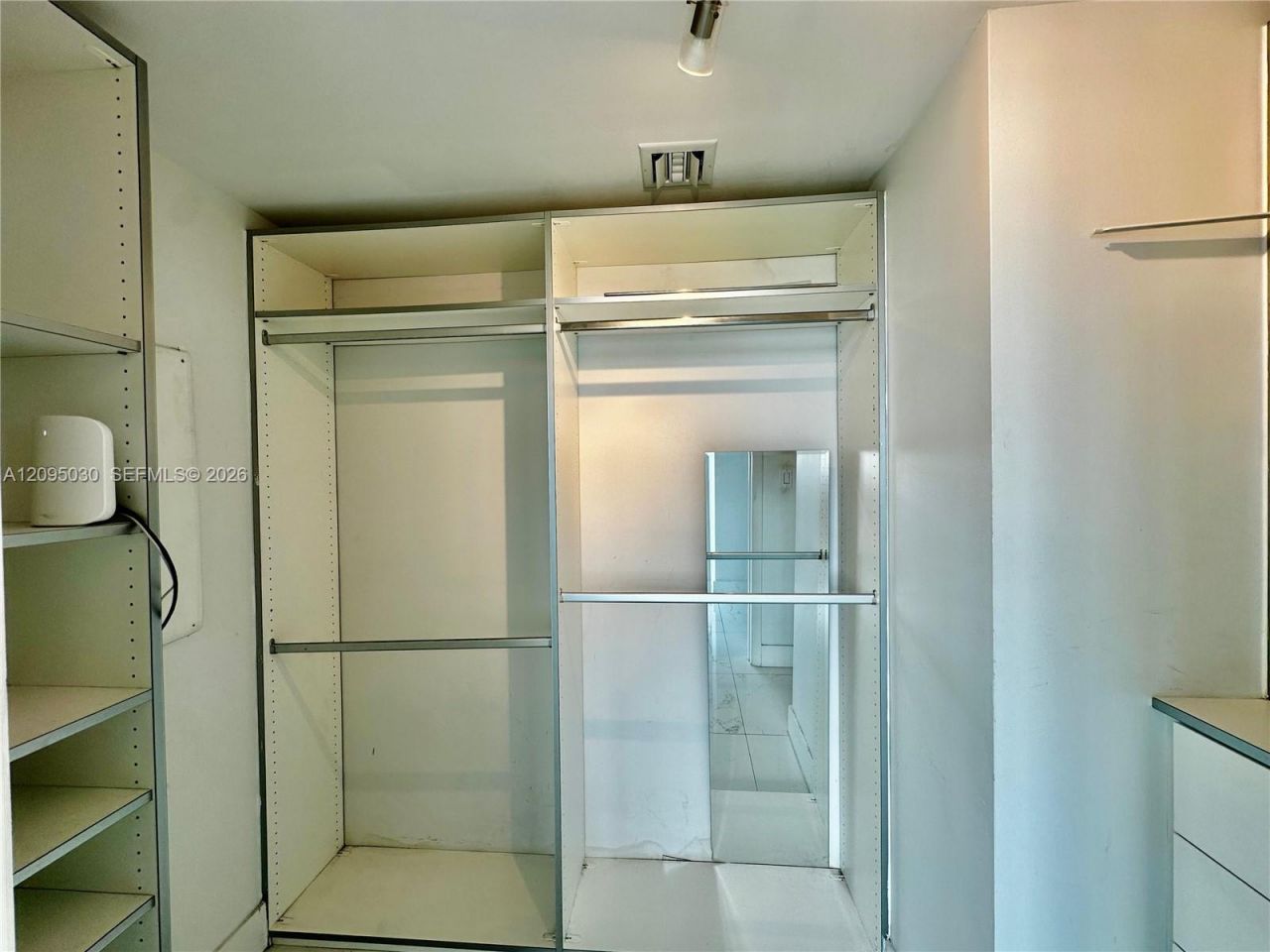 92 SW 3rd St , Unit 4905, Miami, FL 33130 Photo