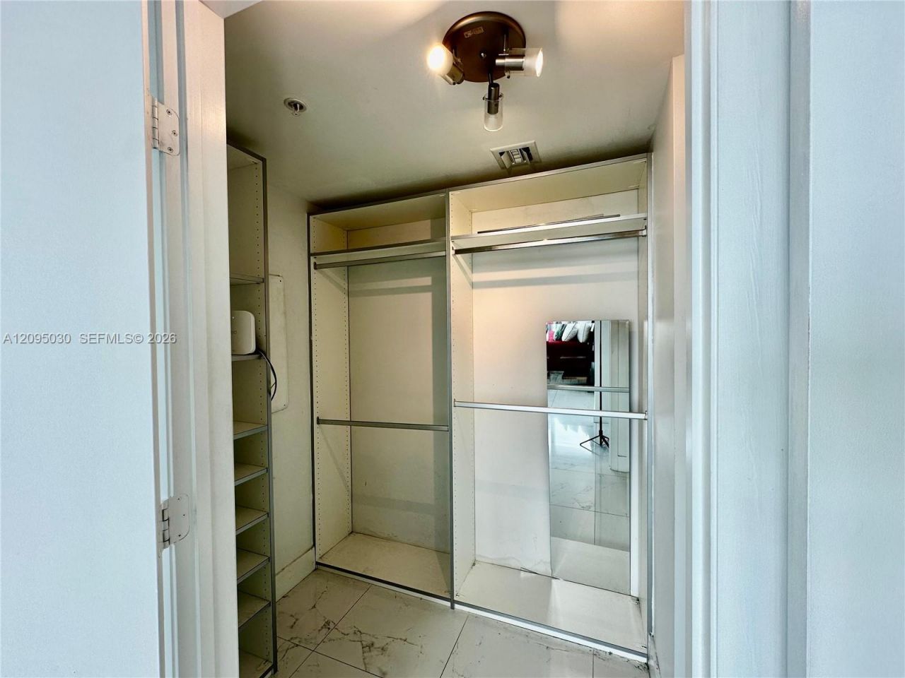 92 SW 3rd St , Unit 4905, Miami, FL 33130 Photo