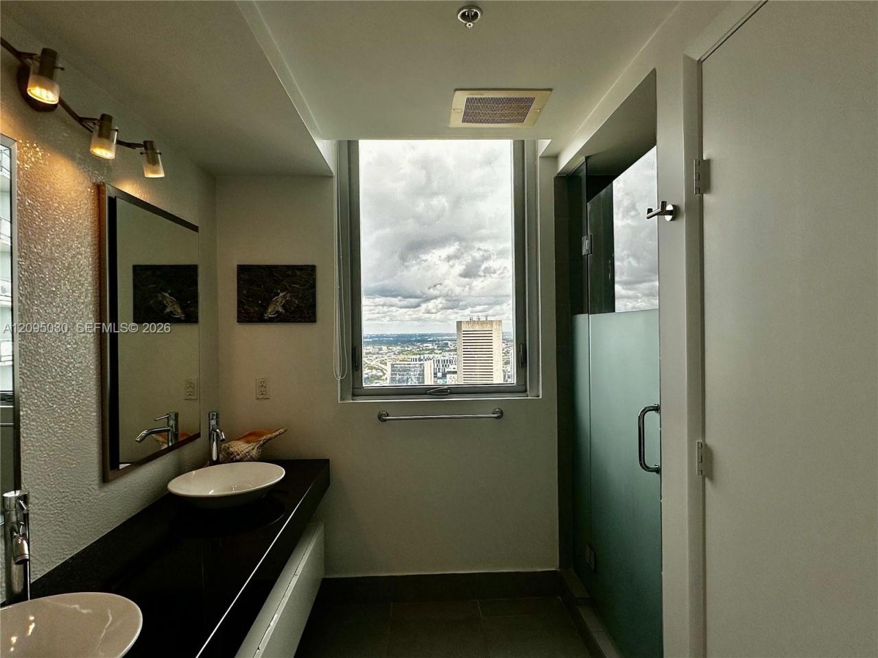 92 SW 3rd St , Unit 4905, Miami, FL 33130 Photo