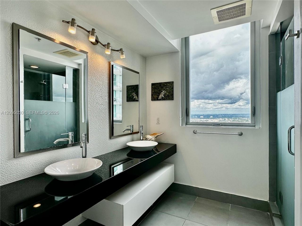 92 SW 3rd St , Unit 4905, Miami, FL 33130 Photo