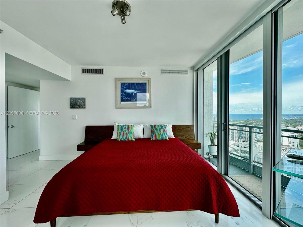 92 SW 3rd St , Unit 4905, Miami, FL 33130 Photo