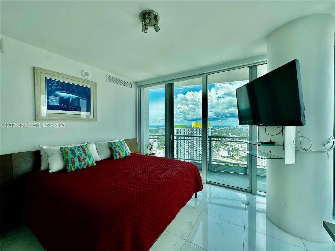 92 SW 3rd St , Unit 4905, Miami, FL 33130 Photo