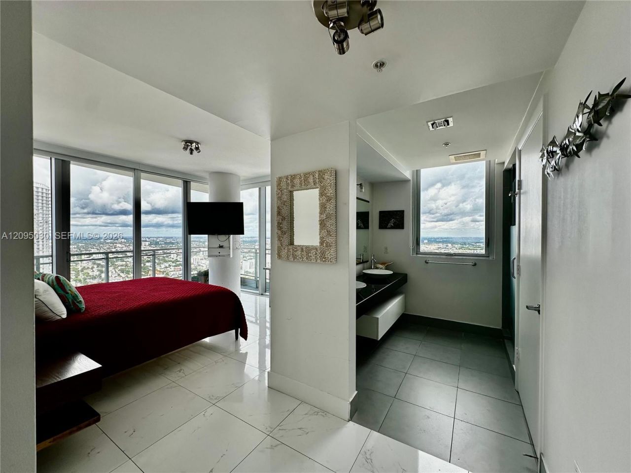 92 SW 3rd St , Unit 4905, Miami, FL 33130 Photo