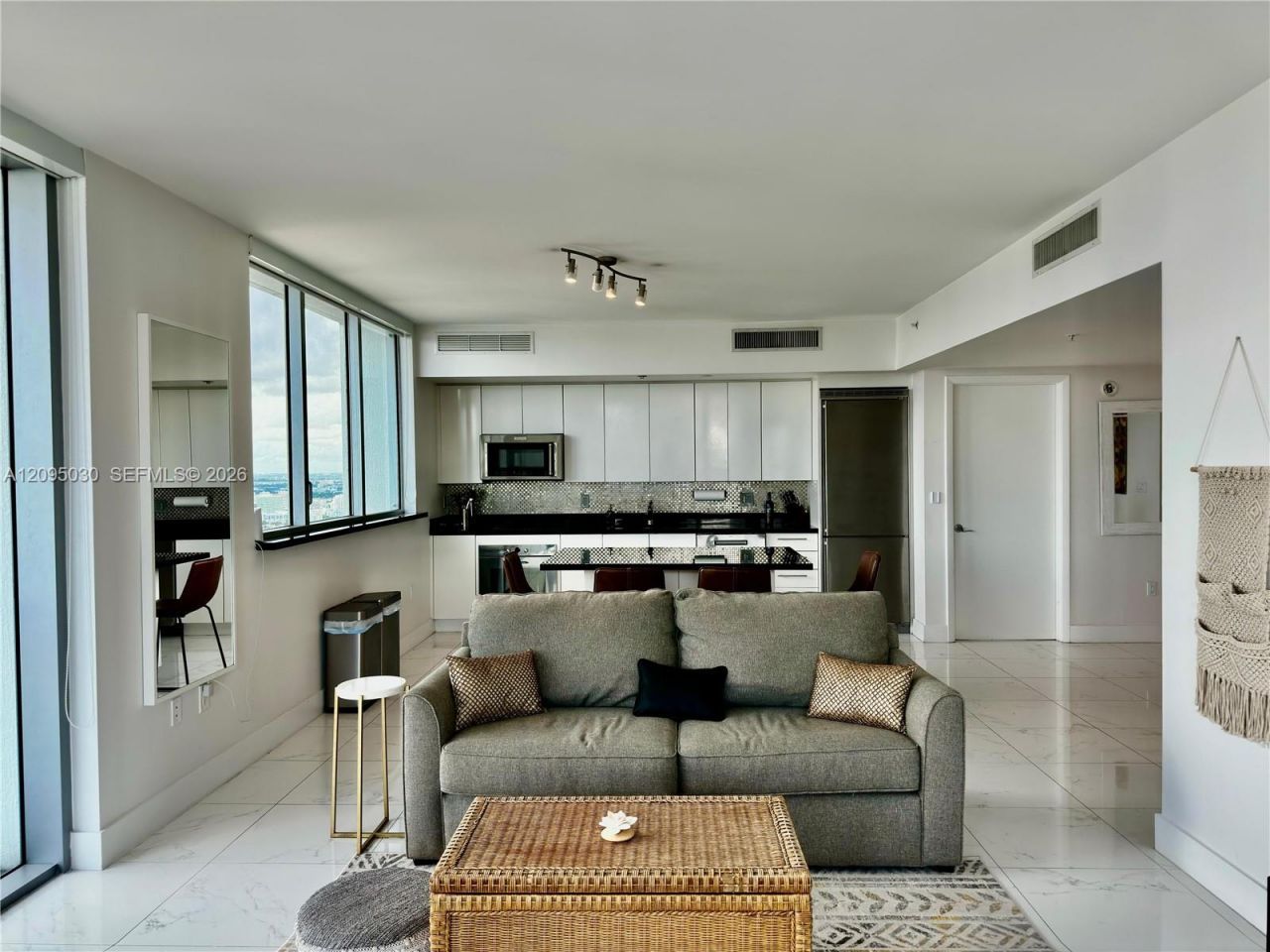 92 SW 3rd St , Unit 4905, Miami, FL 33130 Photo