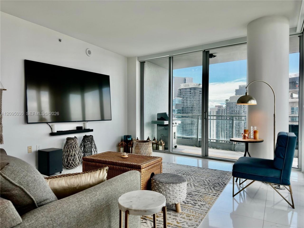 92 SW 3rd St , Unit 4905, Miami, FL 33130 Photo