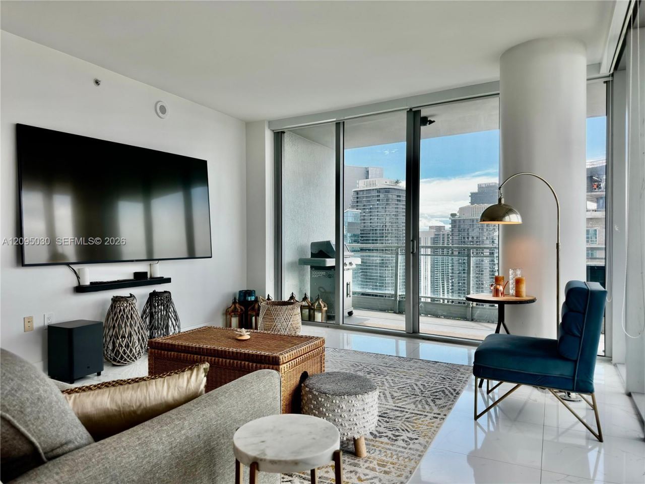 92 SW 3rd St , Unit 4905, Miami, FL 33130 Photo