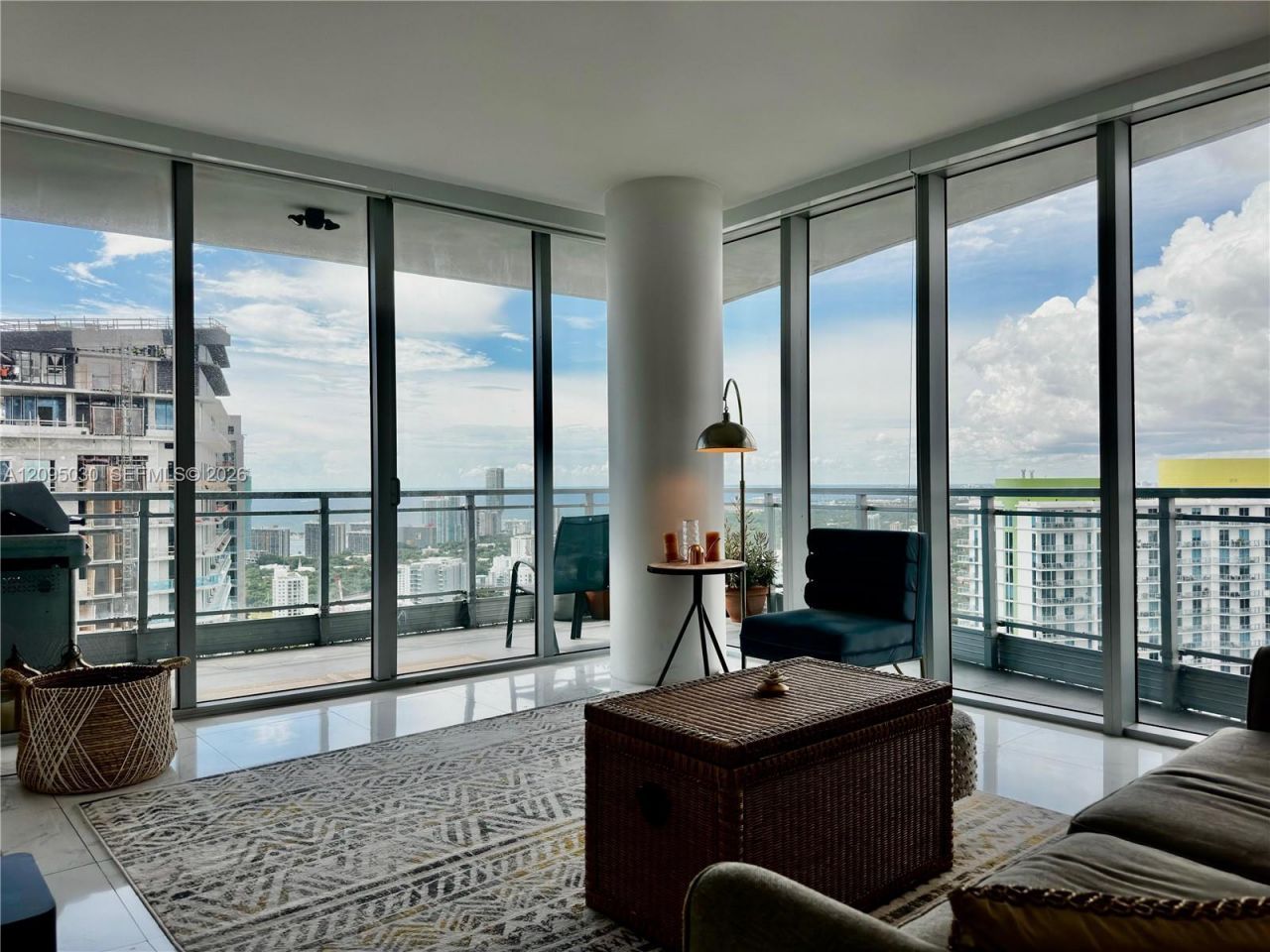 92 SW 3rd St , Unit 4905, Miami, FL 33130 Photo