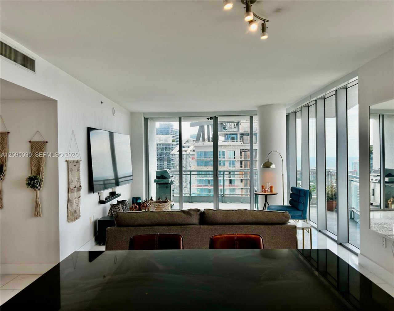 92 SW 3rd St , Unit 4905, Miami, FL 33130 Photo