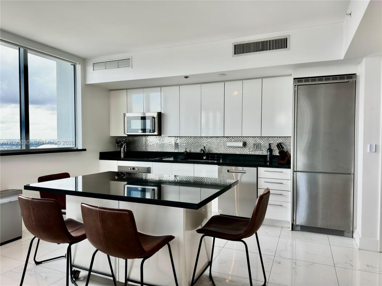 92 SW 3rd St , Unit 4905, Miami, FL 33130 Photo