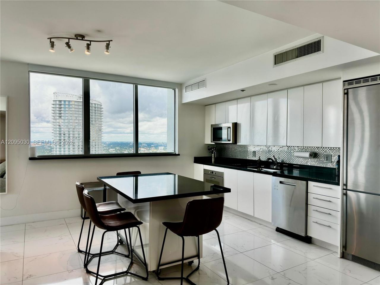 92 SW 3rd St , Unit 4905, Miami, FL 33130 Photo