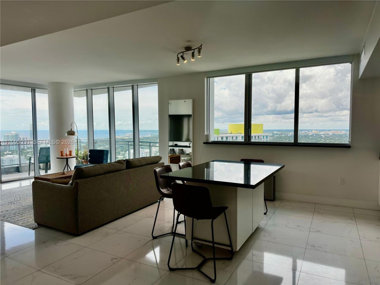 92 SW 3rd St , Unit 4905, Miami, FL 33130 Photo