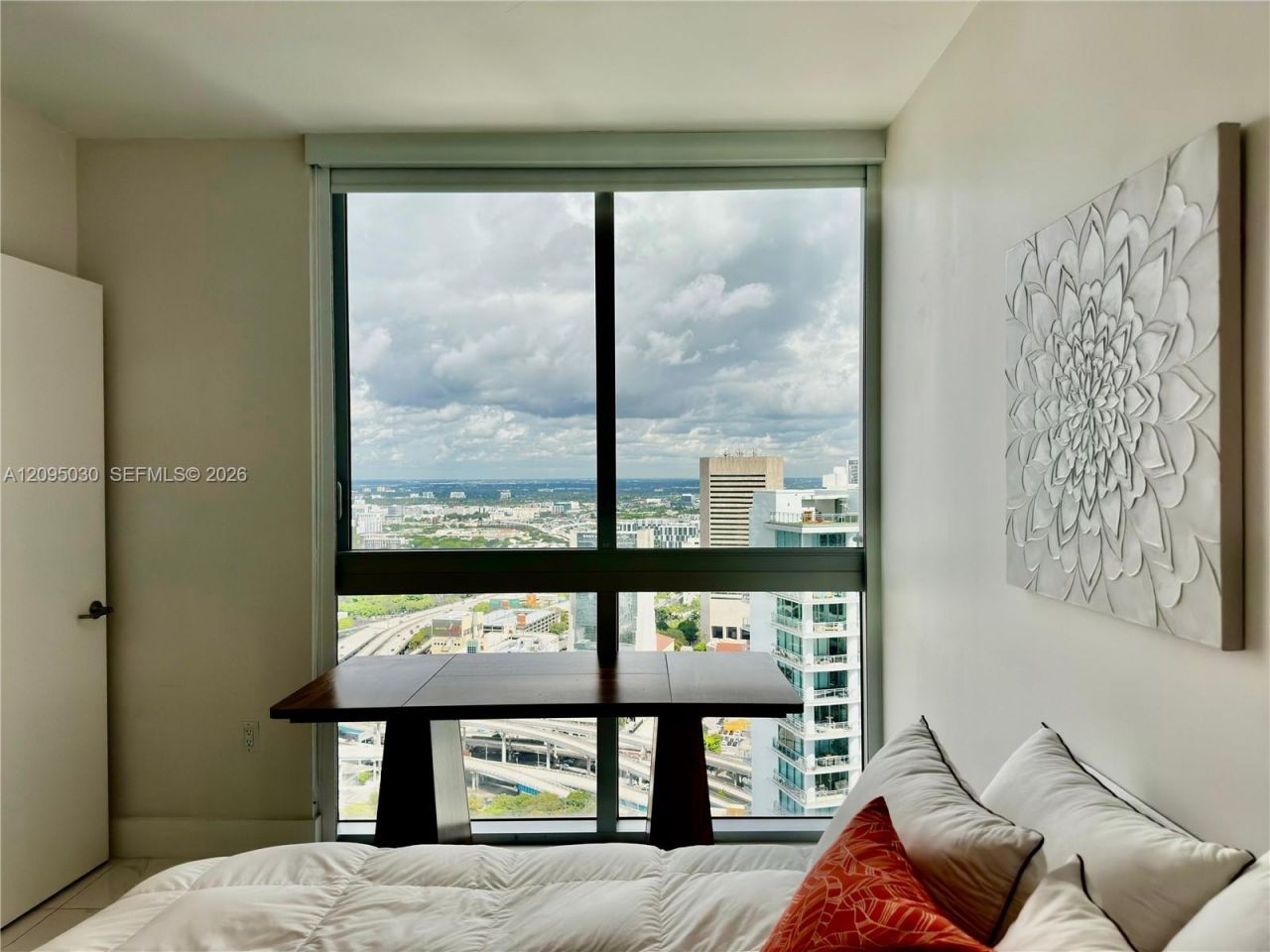 92 SW 3rd St , Unit 4905, Miami, FL 33130 Photo