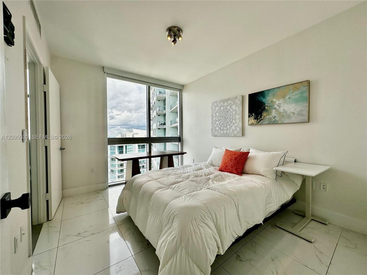 92 SW 3rd St , Unit 4905, Miami, FL 33130 Photo