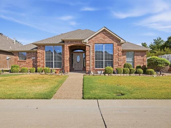 103 Crestway Drive , Unit 26, Cedar Hill, TX 75104