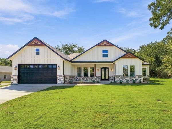 1810 Carpenter Street , Bridgeport, TX 76426