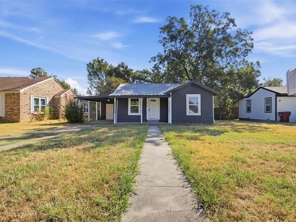 1916 Liberty Street , Bonham, TX 75418