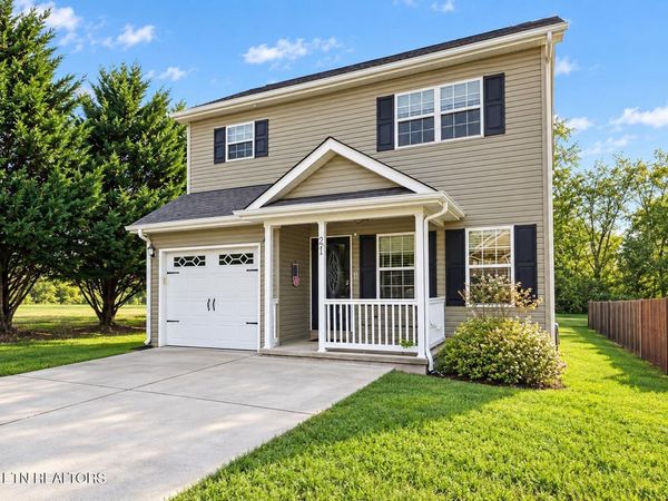 201 Heritage Crossing Drive, Maryville, TN 37804