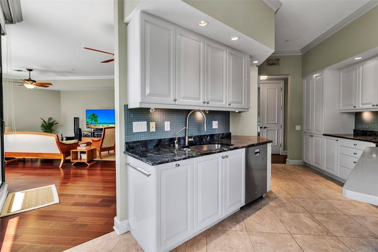 1241 Gulf Of Mexico Drive, Unit 109, Longboat Key, FL 34228 Photo