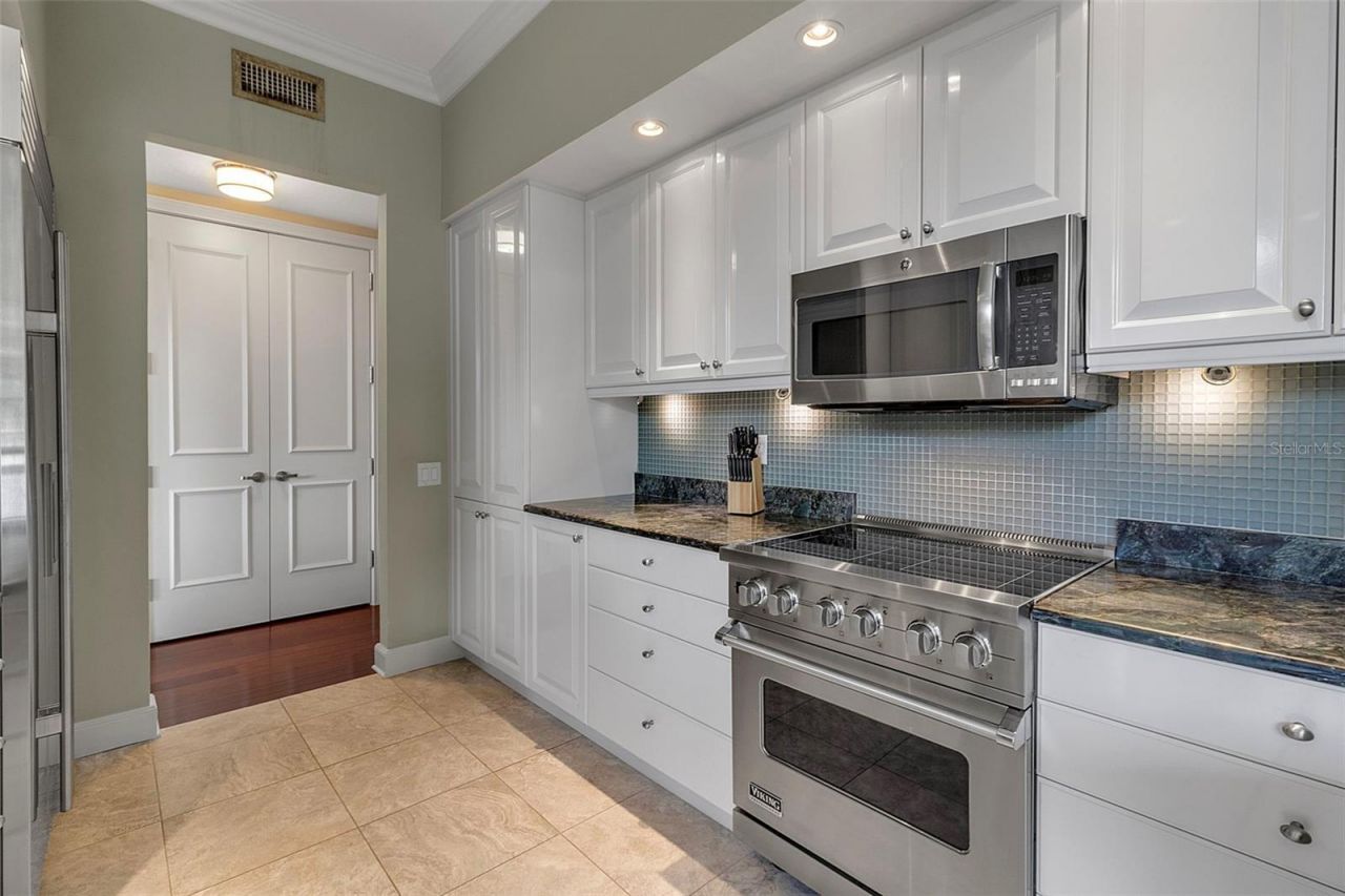 1241 Gulf Of Mexico Drive, Unit 109, Longboat Key, FL 34228 Photo