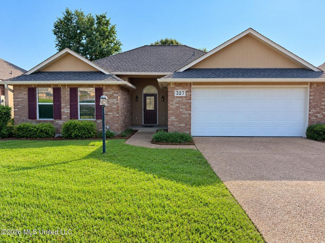 327 E Cascades Circle, Clinton, MS 39056 Main Photo