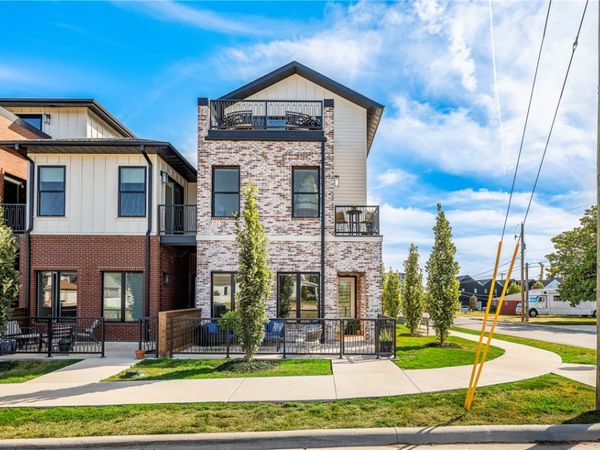 541 SW 5th Street , Bentonville, AR 72712
