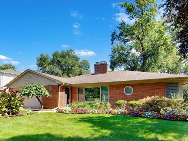 403 S We Go Trail, Mount Prospect, IL 60056