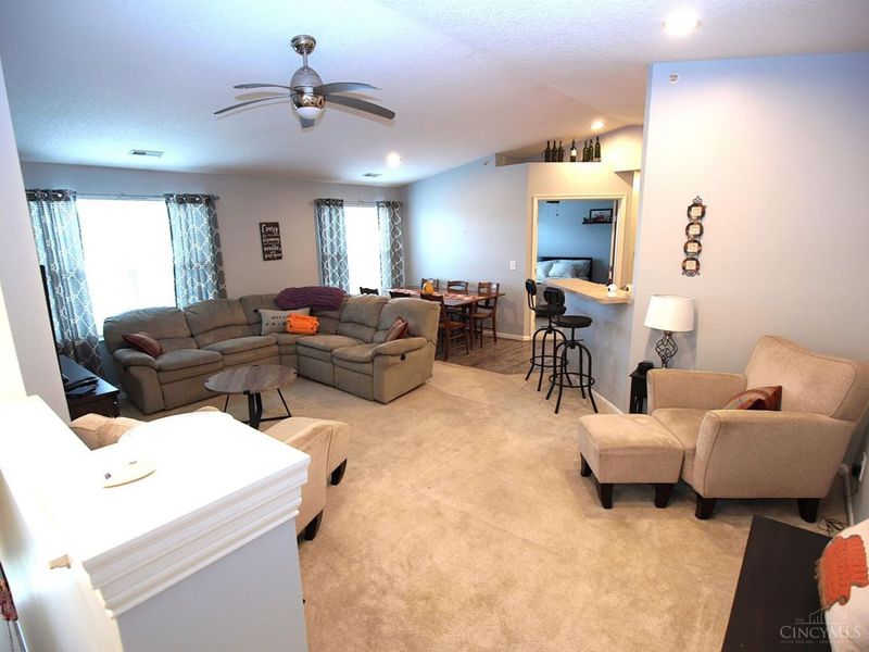 7609 Skyview Circle, Green Township, OH 45248 Photo 2