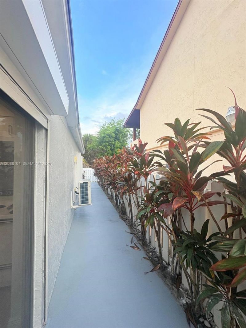 927 NW 106th Ave Cir, Unit 927, Miami, FL 33172 Photo