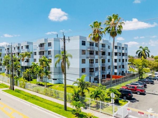 8261 NW 8th St , Unit 334, Miami, FL 33126