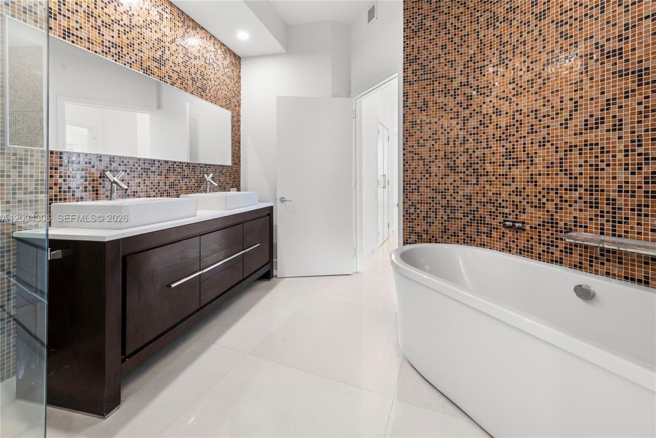 808 Brickell Key Dr, Unit 304, Miami, FL 33131 Photo