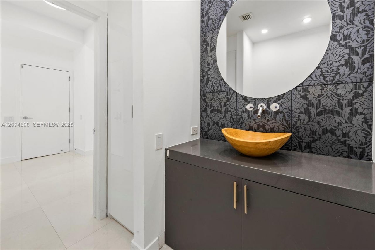 808 Brickell Key Dr, Unit 304, Miami, FL 33131 Photo