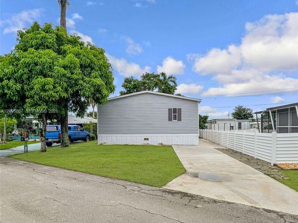 1910 SW 85th Ln, Davie, FL 33324