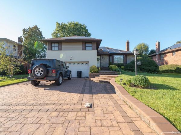 626 Nelson Place , Westbury, NY 11590