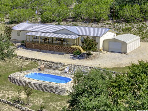 541 Camino Segundo, Leakey, TX 78873