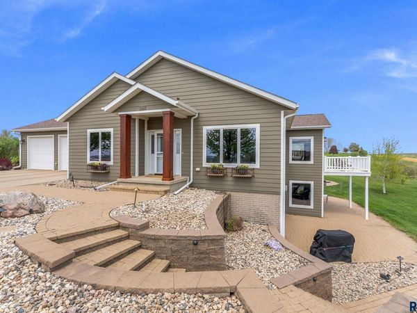 48290 N Hiawatha Pl, Canton, SD 57013