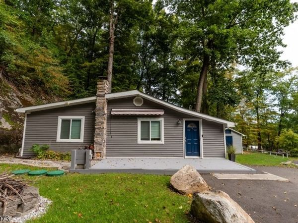 6 Oak Ln, Hardyston, NJ 07460